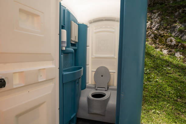 Best Portable restroom trailer rental  in Old Jamestown, MO